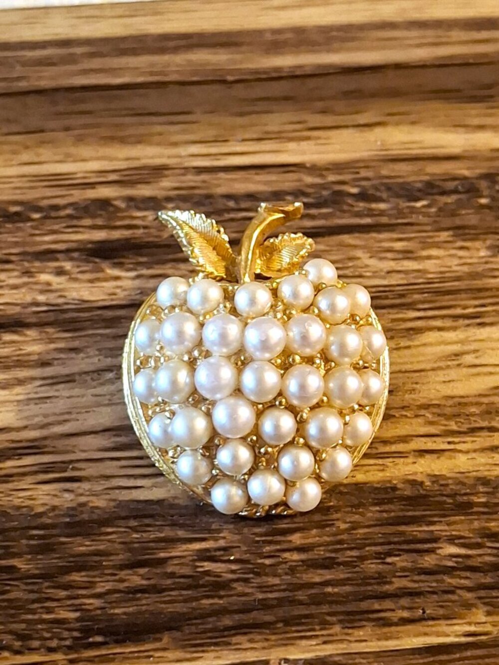 Vintage Apple Brooch Gold-toned with Faux Pearls